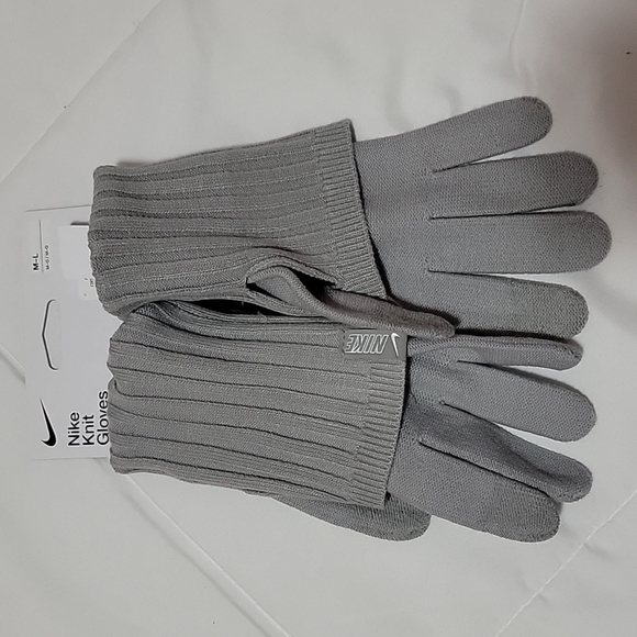 Nike Knit Gloves - Picture 4 of 4
